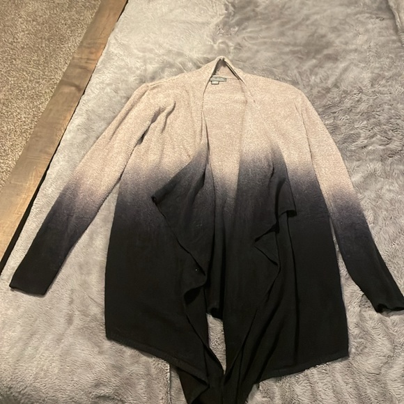 Like new Barefoot Dreams calypso waterfall cardigan. - Picture 3 of 4